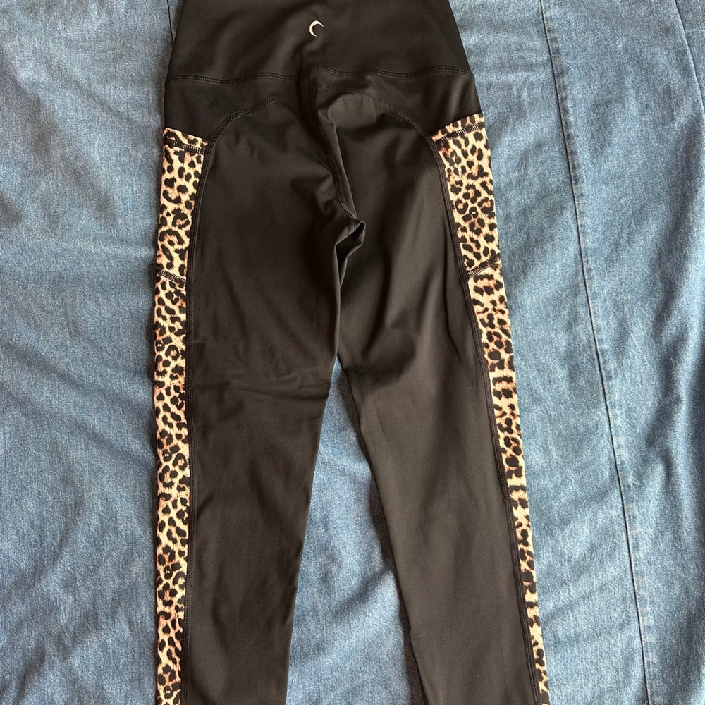 Zyia active women’s size 4 black and cheetah print leggings